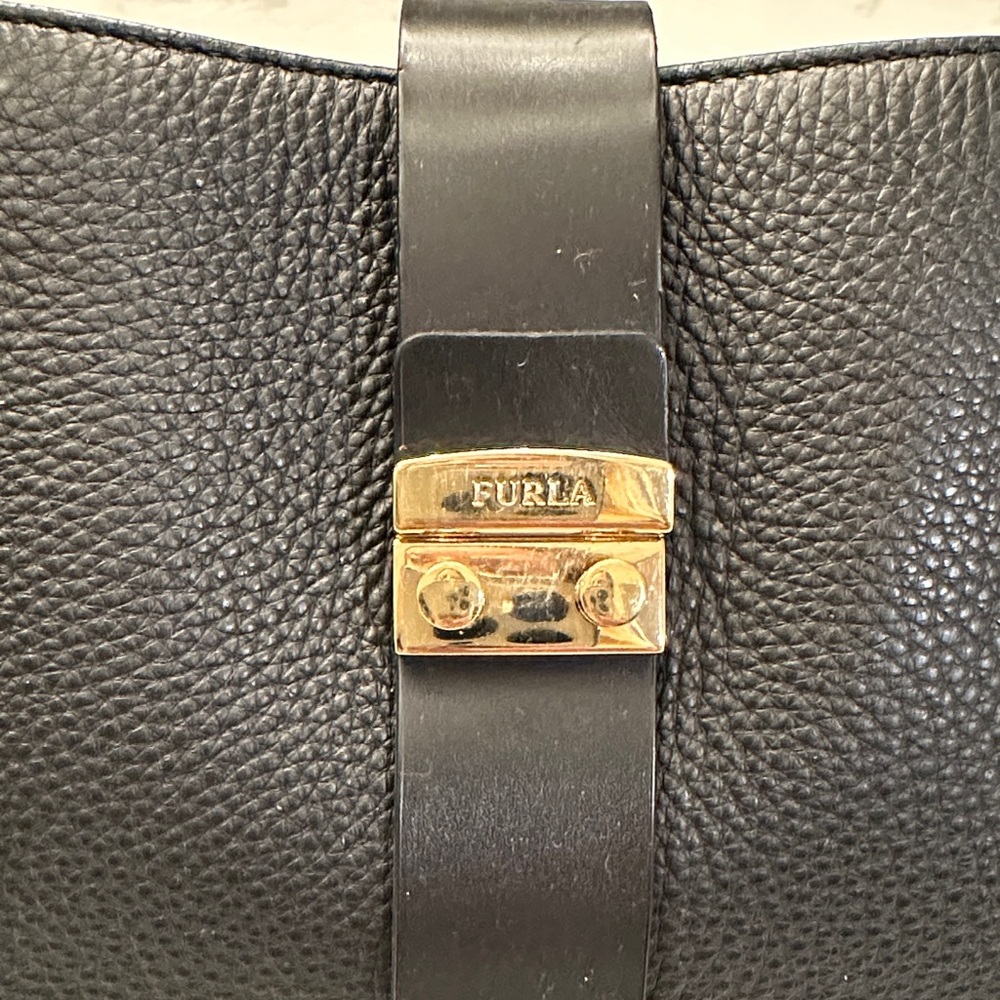 Elegant Black Leather Furla Bag - Picture 2 of 10